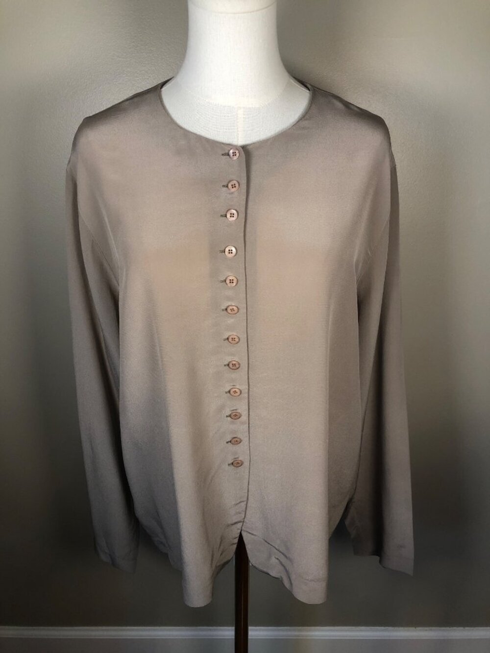 Jones New York Silk Button Front Beige Blouse Size 16 Polished Professional Luxe